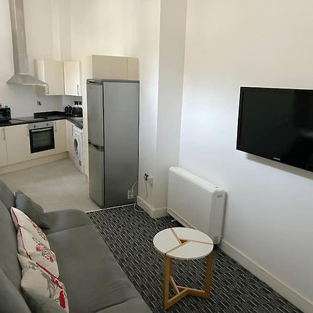 Modern 1 Bed Apartment In Salford Manchester Ngoại thất bức ảnh